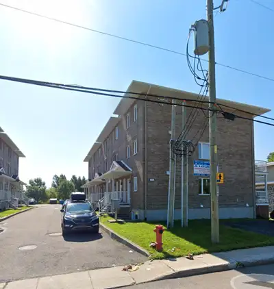 Beau grand 4 1/2, 2e étage, Boul. Ste-Anne Août 2 parking