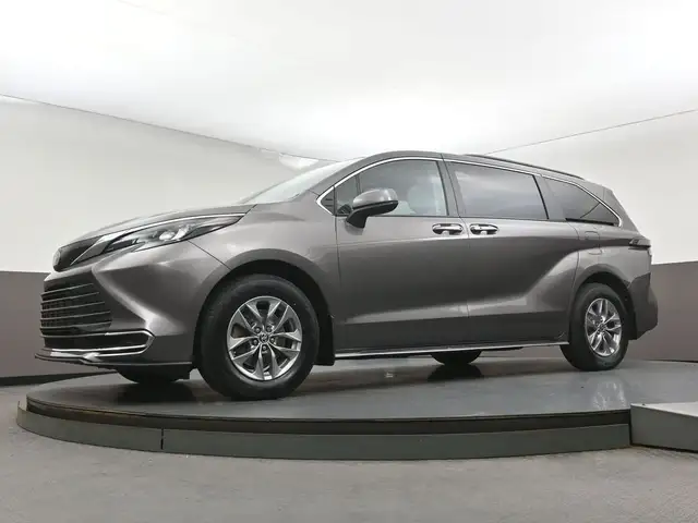2024 Toyota Sienna XLE in Cars & Trucks in Dartmouth - Image 42