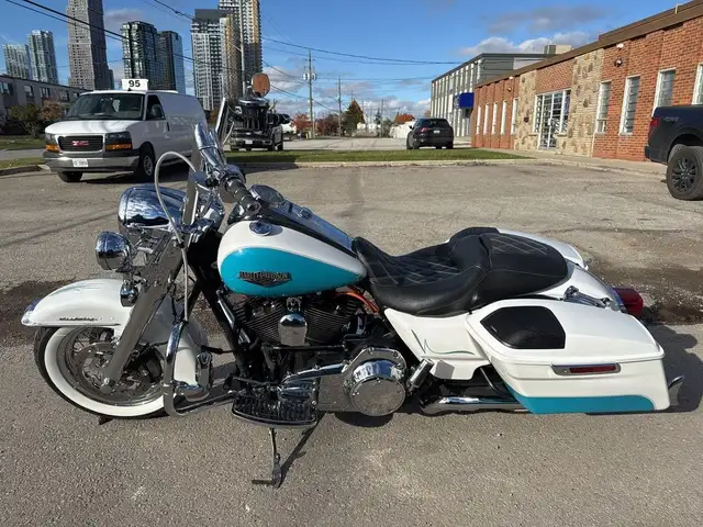 2014 Harley-Davidson Road King ~ FISH TAILS ~ 103CI ~ SPEAKER LI in Sport Touring in City of Toronto - Image 3