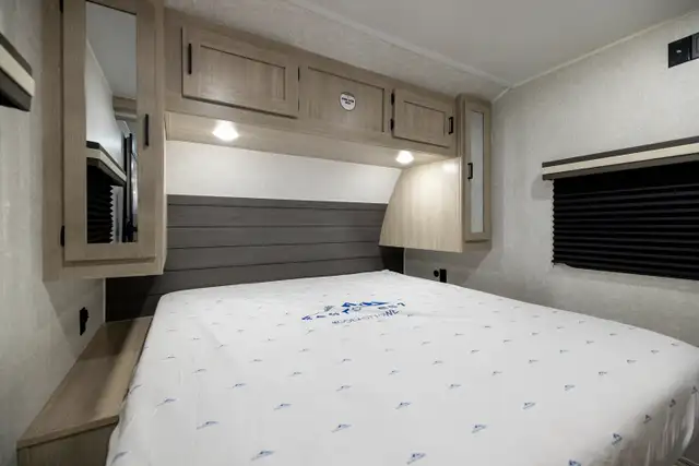 2026 Forest River EASTY TO WEST DELLA TERRA 275BH BUNKS BUNK MOD in Travel Trailers & Campers in Regina - Image 4