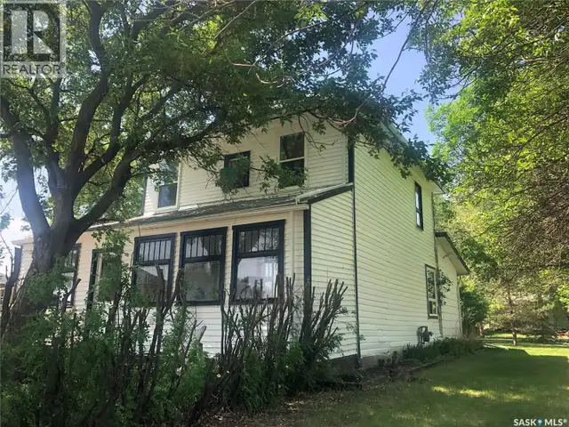 319 Carlyle STREET Arcola, Saskatchewan in Houses for Sale in Regina - Image 2