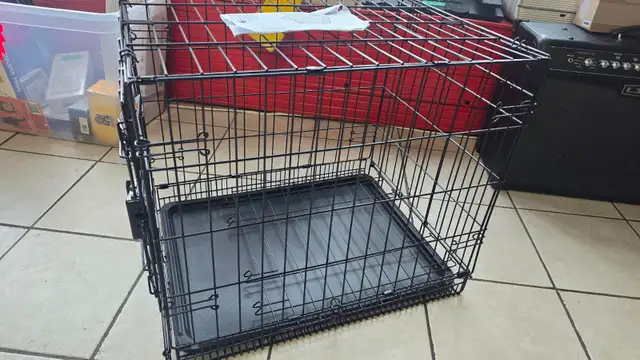 Foldable Metal Wire Pet Crate with Tray in Accessories in Hamilton - Image 2