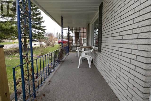 33 Huntington PK Sault Ste. Marie, Ontario in Houses for Sale in Sault Ste. Marie - Image 3