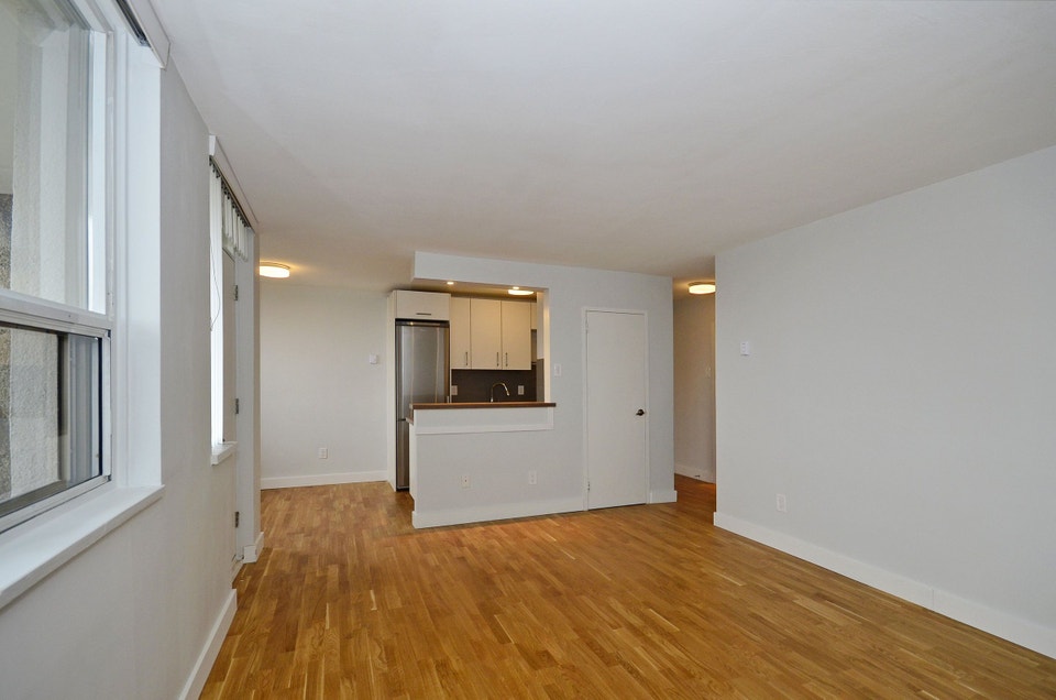 Renovated one bedroom, Queen and Jameson - ID 1773 4