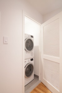 Renovated Akelius two bedroom apartment for rent. Located near Clanranald Street in the Cote-des-Nei... (image 3)