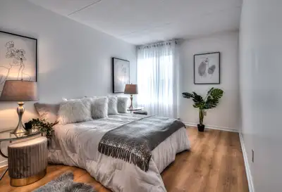 *English will follow* Unité de 1 chambre disponible dès maintenant! Caractéristiques: - Situé au 3e...