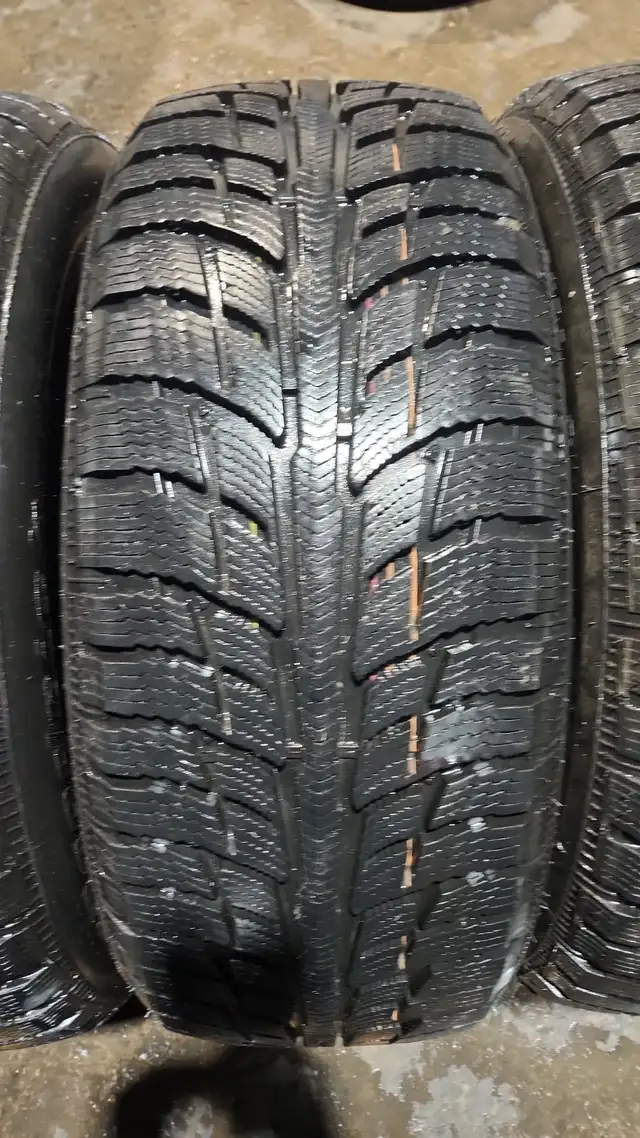 245 55 19 - BFGoodrich Winter T/A KSI - LIKE NEW in Tires & Rims in Kitchener / Waterloo - Image 3