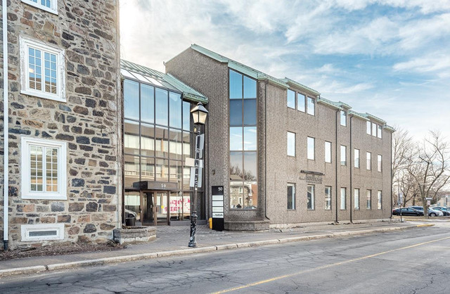 Bureau de 4000 pc au dernier étage immeuble centenaire rénové dans Espaces commerciaux et bureaux à louer  à Longueuil/Rive Sud - Image 2