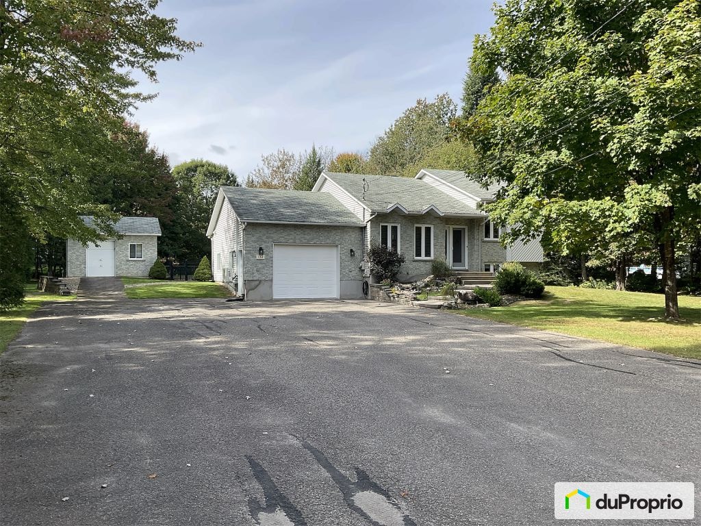 $650,000 - Bungalow for sale in St-Colomban — photo 1