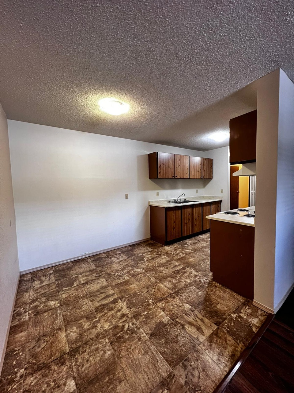 Spacious 2 Bedroom Unit in Innisfail! 2