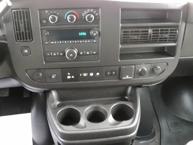 2022 Chevrolet Express 2500 LT RWD 6.6L8cylGas 12Passenger 135"W in Cars & Trucks in Brantford - Image 21