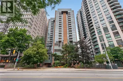 Welcome to the sought after residences at Rosedale Glen! Units like this rarely come up. This spacio...