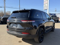 This Jeep Grand Cherokee boasts a Regular Unleaded V-6 3.6 L/220 engine powering this Automatic tran... (image 8)
