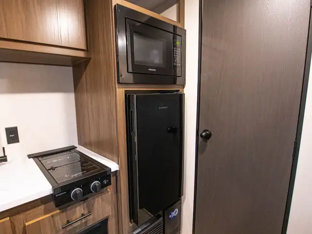 2026 Avenger 16BHX in Travel Trailers & Campers in Edmonton - Image 17