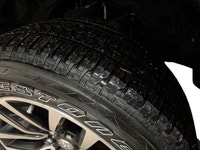 Experience the pinnacle of pickup luxury and next-generation power in this top-tier truck, featuring... (image 9)