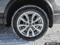 This 2022 Nissan Qashqai SV FWD comes equipped with *2.0L 4-cylinder engine*, *Front-Wheel Drive*, *... (image 9)