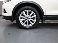 The Nissan Qashqai delivers sleek design, excellent fuel efficiency, and advanced safety in a versat... (image 4)