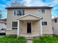 **Charming 2 Bedroom Home in Kingston, ON!**