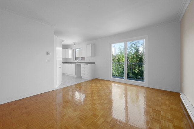 Beautiful 5 1/2 located in the Heart of LaSalle — photo 3