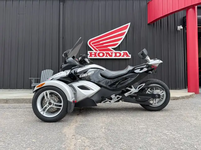 2008 Can-Am Spyder GS Roadster SM5 in Street, Cruisers & Choppers in Kingston - Image 2
