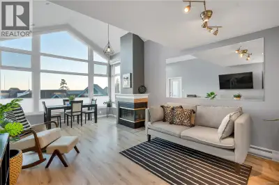 Lovingly cared for by its original owner, this bright top-floor 2-bedroom plus den, 2-bath suite off...