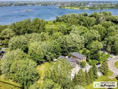 Terrain sur le bord de l'eau prêt à recevoir votre maison de rêve!!! --- Automatic translation Land...