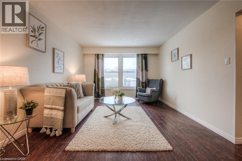 206 GREEN VALLEY Drive Unit# 7 Kitchener, Ontario 5