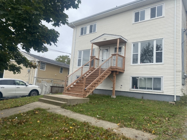 128 PINECREST – 2 BR 1 BATH GROUND LEVEL UNIT AVAILABLE MAY 15TH in Long Term Rentals in Dartmouth