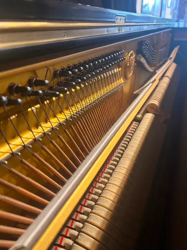 PIANO YAMAHA U1A (1984) in Pianos & Keyboards in City of Montréal - Image 4