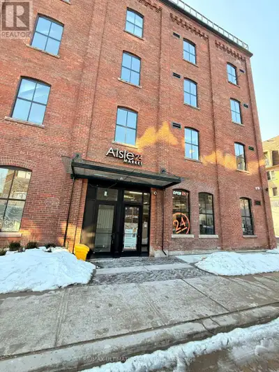 AMAZING SUBLEASE OPPORTUNITY IN DENSE RESIDENTIAL COMMUNITY!! Currently operating as a franchised Ai...