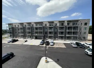 Spacious 1 Bedroom Condo In Lackner Woods Kitchener!