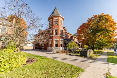 Bright 2-Bedroom in Charming Heritage Building Mornington Flats 198 Mornington St, Stratford Availab...