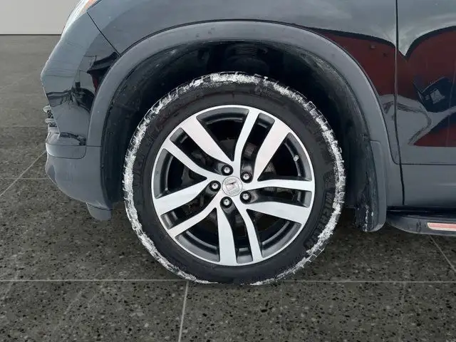 2017 Honda Pilot Touring in Cars & Trucks in Calgary - Image 12