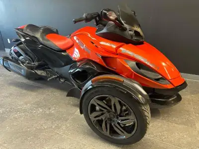 Lapointe Sports Inc Can-Am SPYDER RS-S(SE5)ROUGE MAG/NOIR 2016 À VENDRE Can-Am Spyder RS-S SE5 2016...