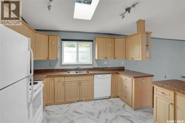 F2 1455 9th AVENUE NE Moose Jaw, Saskatchewan in Houses for Sale in Moose Jaw - Image 5