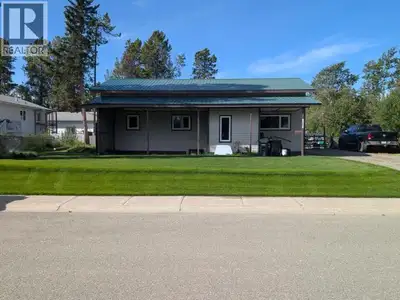 MASSIVE Porter Creek property with fenced-in yard in close proximity to green space & trails, school...
