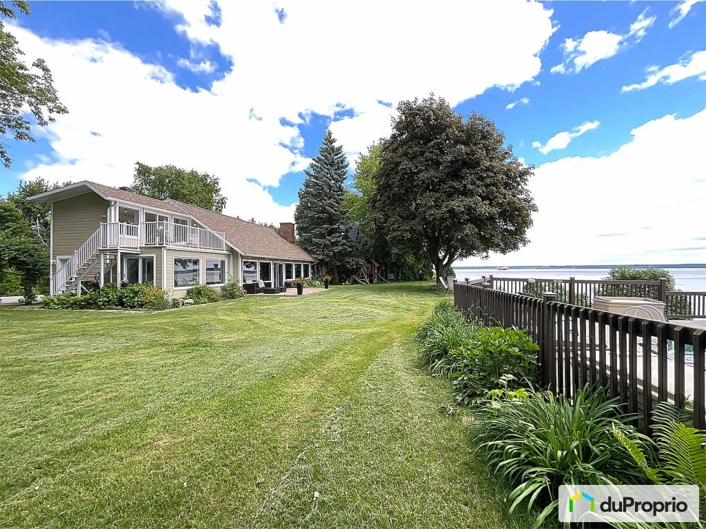 $875,000 - 2 Storey for sale in Champlain — photo 1