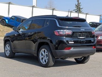 This Jeep Compass has a durable Intercooled Turbo Regular Unleaded I-4 2.0 L/122 engine powering thi... (image 5)