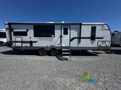 Wildwood Heritage Glen Hyper-Lyte travel trailer 27RKHL highlights: Large Slide Out Walk-In Shower Q...