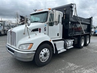 Appelez // Call Guillaume 514-404-6940 Camion dompeur 10 roues // two axle dump truck Kenworth T370... (image 2)