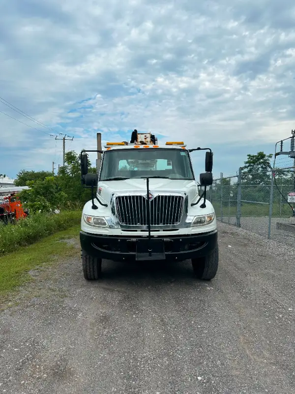2013 International 4300 - Altec DL42B Digger Derrick in Other in Napanee - Image 3