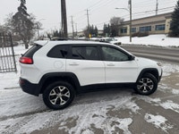 This vehicle is equipped with: 3.2L 6 cylinder engine Automatic 9 Speed Transmission Panoramic roof... (image 5)