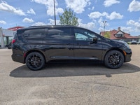 The 2026 Chrysler Pacifica Select offers a blend of style, comfort, and family-friendly technology i... (image 7)