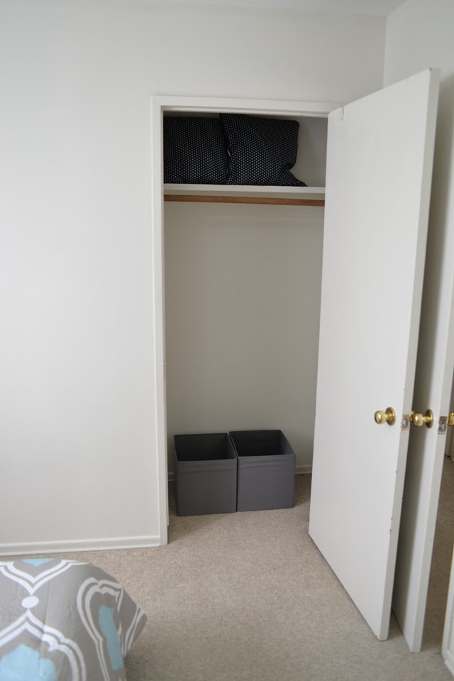 3 Bedroom Apt, 1740 Taylor July1 and Aug1 (x1 free pkg stall) Long