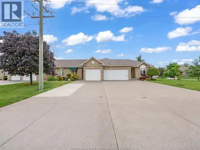 Well maintained single car garage Townhouse with 2 Bedrooms + 2 Bathroom on Main Floor, with 1 Bedro...