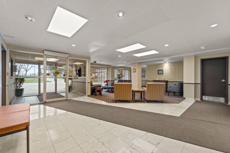 Leamington Towers Apartments - 1 Bedroom, 1 Bath A Apartment for 4