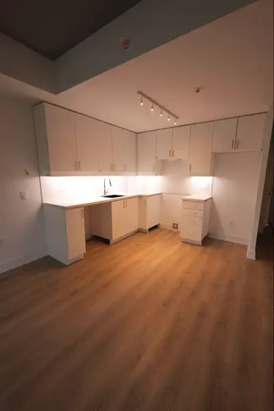 Flooring Hardwood, Laminate, Vinyl Carpet floor ☎️647.560.24.9.4, View more