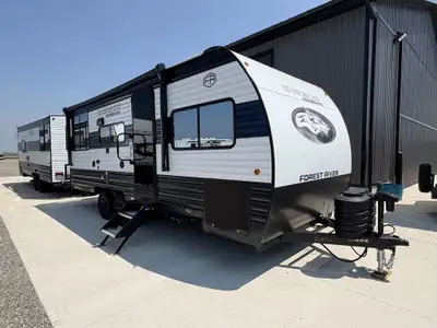 Travel Trailer! Specifications and Features: Exterior Length (ft): 25'4 Exterior Width (ft): 8'0 Ext...