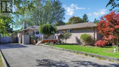 ***OPEN HOUSE 18th - 19th October (2:00-4:00 PM) *** Welcome to this beautifully extended cottage-st...