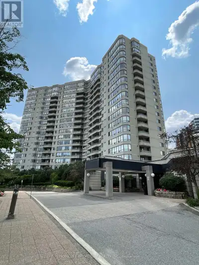Gorgeously renovated unit situated on high floor with an unobstructed breathtaking south view with n...